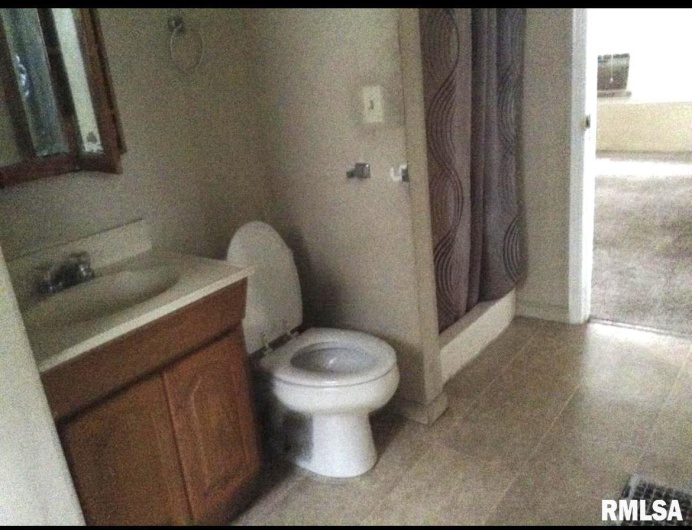 701 & 703 COLLEGE Street, Carbondale, Illinois 62901, 0 , 0 ,0,Residential Income,For Sale,COLLEGE,0,RMAEB457683