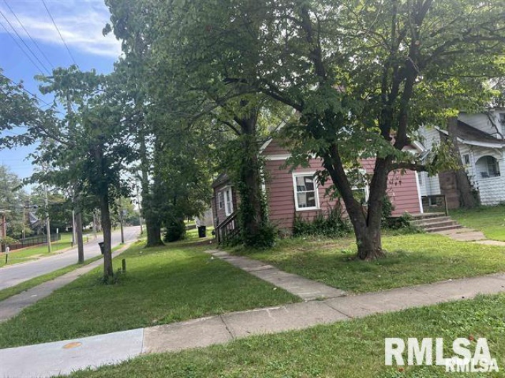 701 & 703 COLLEGE Street, Carbondale, Illinois 62901, 0 , 0 ,0,Residential Income,For Sale,COLLEGE,0,RMAEB457683