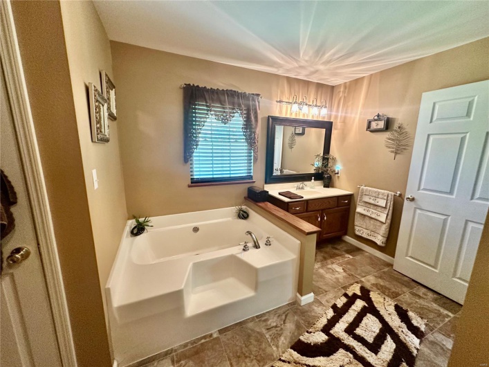 13 Montauk Court, Leadington, Missouri 63601, 3 Bedrooms Bedrooms, 9 Rooms Rooms,2 BathroomsBathrooms,Residential,For Sale,Montauk,MAR25027452