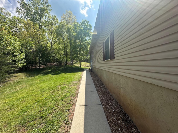 13 Montauk Court, Leadington, Missouri 63601, 3 Bedrooms Bedrooms, 9 Rooms Rooms,2 BathroomsBathrooms,Residential,For Sale,Montauk,MAR25027452