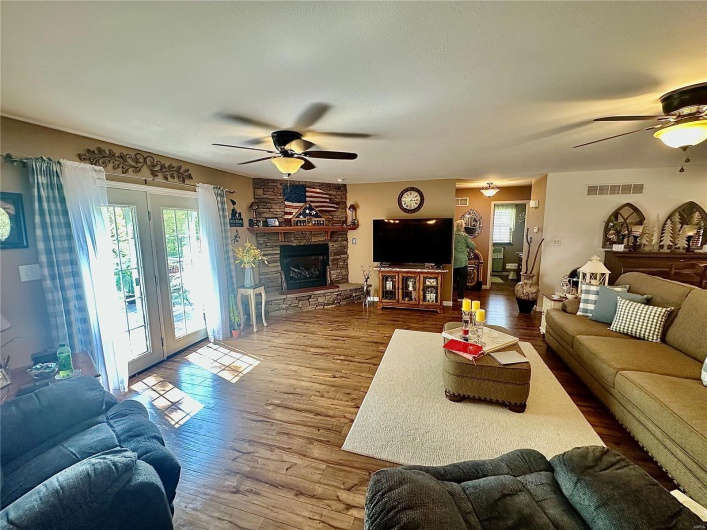13 Montauk Court, Leadington, Missouri 63601, 3 Bedrooms Bedrooms, 9 Rooms Rooms,2 BathroomsBathrooms,Residential,For Sale,Montauk,MAR25027452