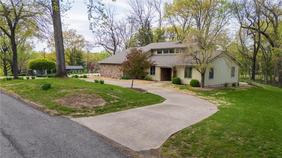 1546 Oak Lei Drive, Cape Girardeau, Missouri 63701, 3 Bedrooms Bedrooms, 8 Rooms Rooms,2 BathroomsBathrooms,Residential,For Sale,Oak Lei,MAR25023444