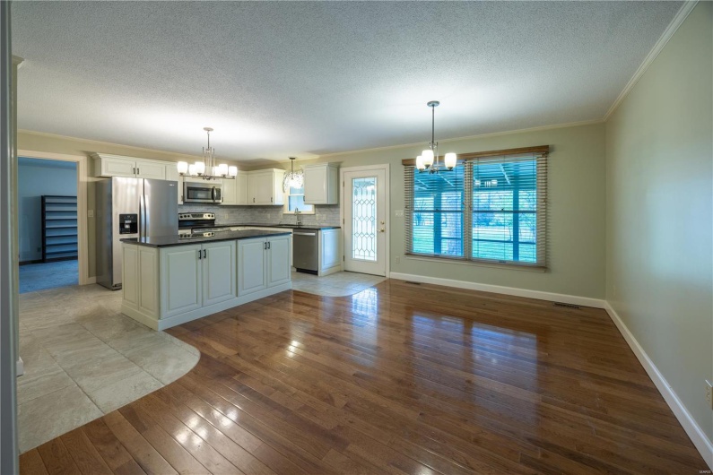 1546 Oak Lei Drive, Cape Girardeau, Missouri 63701, 3 Bedrooms Bedrooms, 8 Rooms Rooms,2 BathroomsBathrooms,Residential,For Sale,Oak Lei,MAR25023444