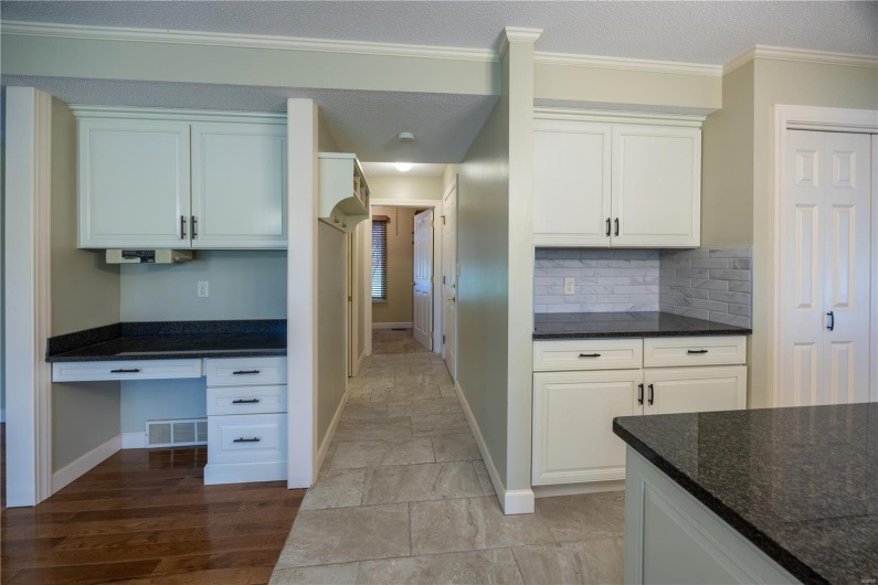 1546 Oak Lei Drive, Cape Girardeau, Missouri 63701, 3 Bedrooms Bedrooms, 8 Rooms Rooms,2 BathroomsBathrooms,Residential,For Sale,Oak Lei,MAR25023444