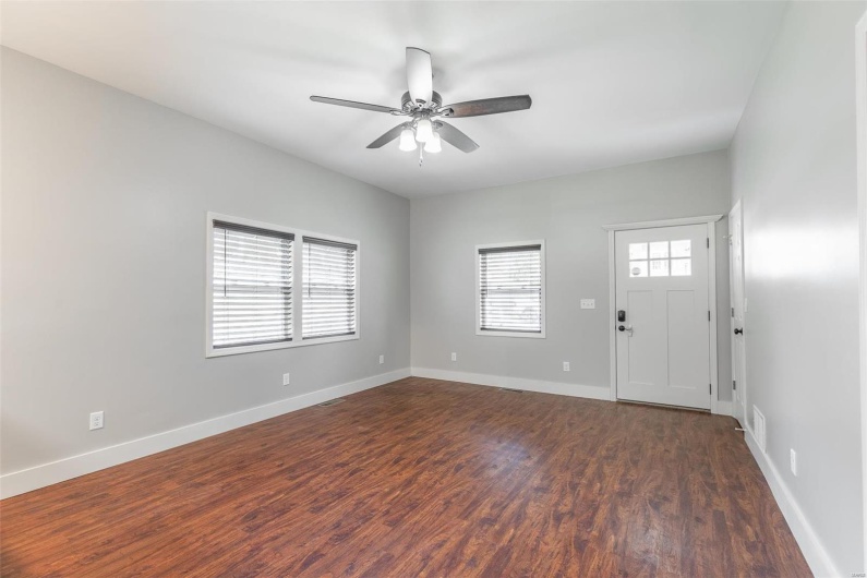 828 Poplar St, Poplar Bluff, Missouri 63901, 3 Bedrooms Bedrooms, 7 Rooms Rooms,2 BathroomsBathrooms,Residential,For Sale,Poplar St,MAR24062039