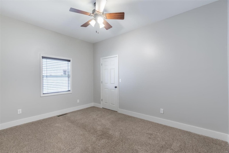 828 Poplar St, Poplar Bluff, Missouri 63901, 3 Bedrooms Bedrooms, 7 Rooms Rooms,2 BathroomsBathrooms,Residential,For Sale,Poplar St,MAR24062039