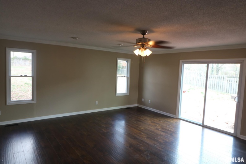 914 VALLEY Drive, Carterville, Illinois 62918, 3 Bedrooms Bedrooms, 0 ,3 BathroomsBathrooms,Residential,For Sale,VALLEY,0,RMAEB457198