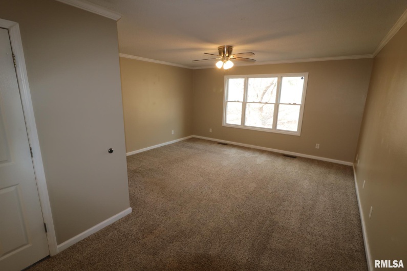 914 VALLEY Drive, Carterville, Illinois 62918, 3 Bedrooms Bedrooms, 0 ,3 BathroomsBathrooms,Residential,For Sale,VALLEY,0,RMAEB457198