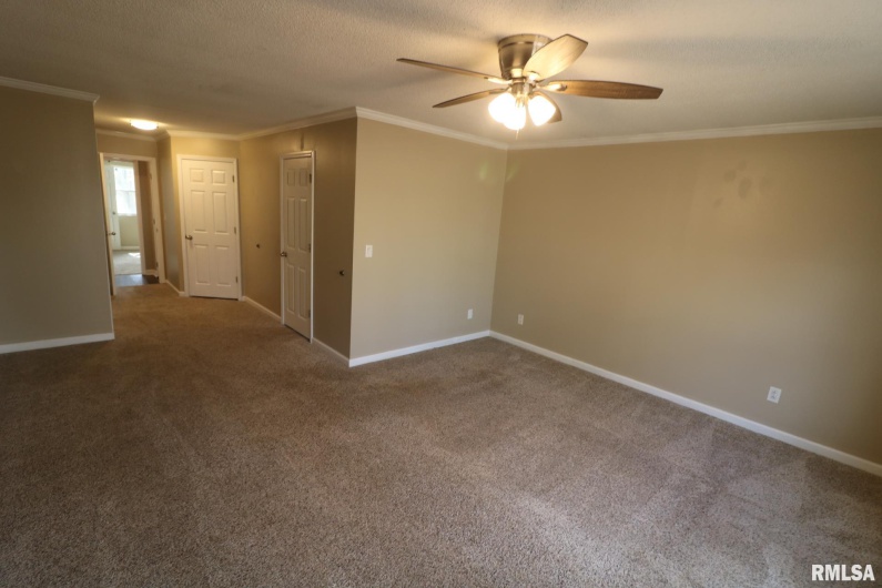 914 VALLEY Drive, Carterville, Illinois 62918, 3 Bedrooms Bedrooms, 0 ,3 BathroomsBathrooms,Residential,For Sale,VALLEY,0,RMAEB457198