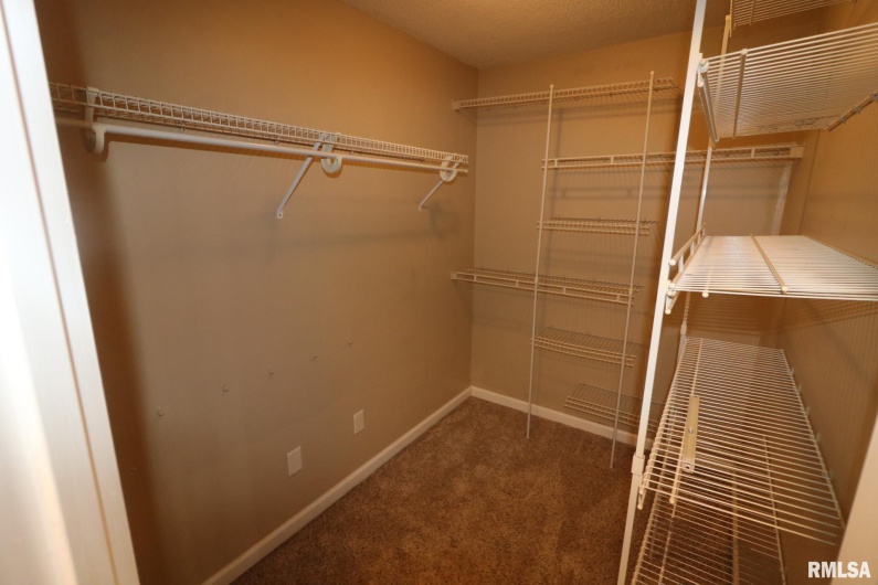 914 VALLEY Drive, Carterville, Illinois 62918, 3 Bedrooms Bedrooms, 0 ,3 BathroomsBathrooms,Residential,For Sale,VALLEY,0,RMAEB457198