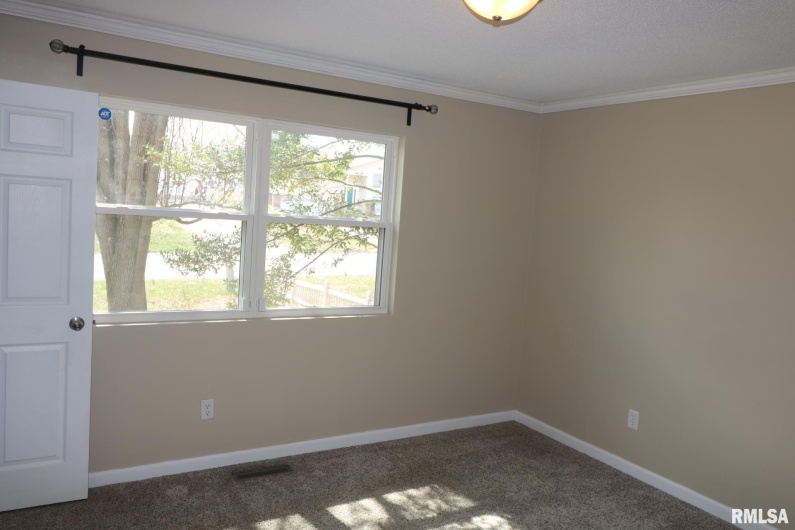 914 VALLEY Drive, Carterville, Illinois 62918, 3 Bedrooms Bedrooms, 0 ,3 BathroomsBathrooms,Residential,For Sale,VALLEY,0,RMAEB457198