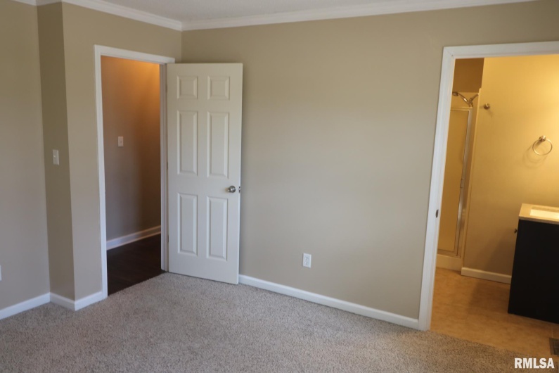 914 VALLEY Drive, Carterville, Illinois 62918, 3 Bedrooms Bedrooms, 0 ,3 BathroomsBathrooms,Residential,For Sale,VALLEY,0,RMAEB457198