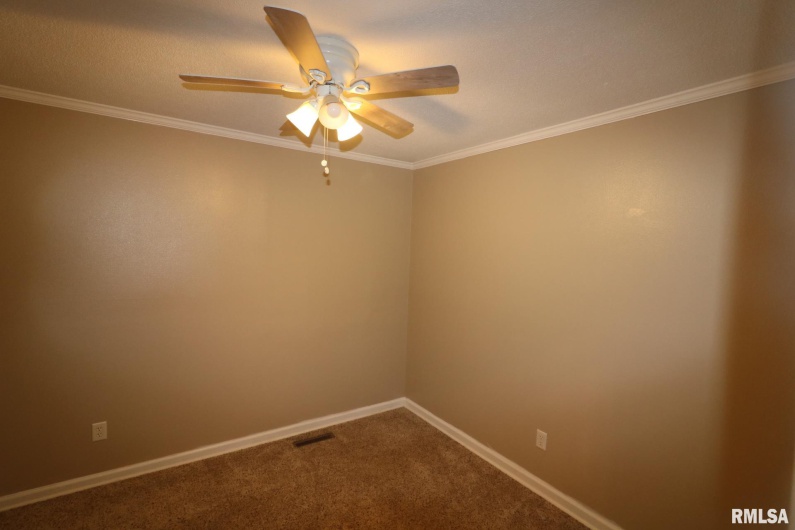 914 VALLEY Drive, Carterville, Illinois 62918, 3 Bedrooms Bedrooms, 0 ,3 BathroomsBathrooms,Residential,For Sale,VALLEY,0,RMAEB457198