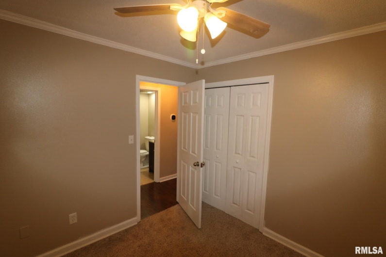 914 VALLEY Drive, Carterville, Illinois 62918, 3 Bedrooms Bedrooms, 0 ,3 BathroomsBathrooms,Residential,For Sale,VALLEY,0,RMAEB457198