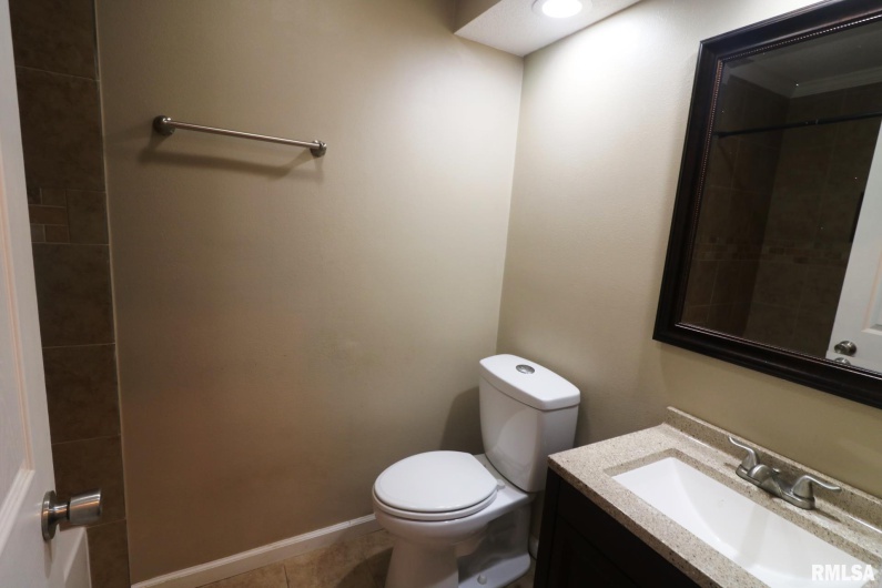 914 VALLEY Drive, Carterville, Illinois 62918, 3 Bedrooms Bedrooms, 0 ,3 BathroomsBathrooms,Residential,For Sale,VALLEY,0,RMAEB457198