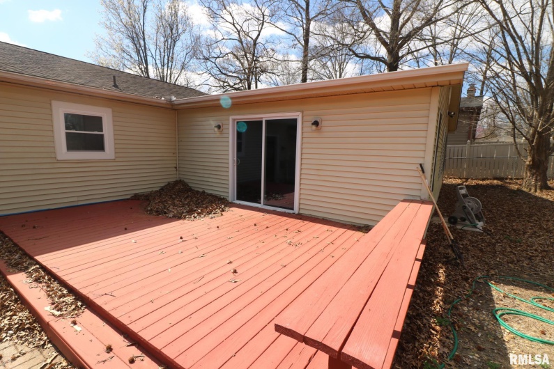 914 VALLEY Drive, Carterville, Illinois 62918, 3 Bedrooms Bedrooms, 0 ,3 BathroomsBathrooms,Residential,For Sale,VALLEY,0,RMAEB457198