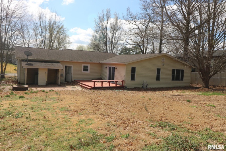 914 VALLEY Drive, Carterville, Illinois 62918, 3 Bedrooms Bedrooms, 0 ,3 BathroomsBathrooms,Residential,For Sale,VALLEY,0,RMAEB457198