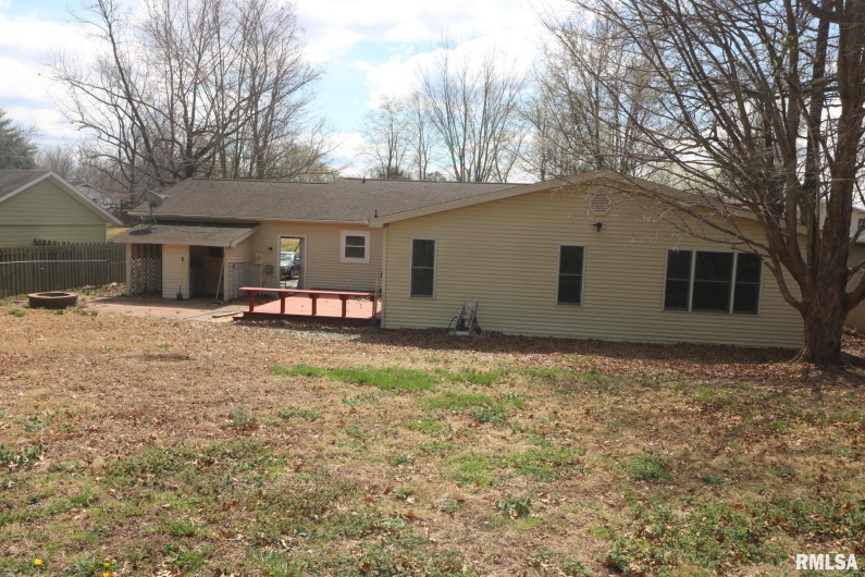 914 VALLEY Drive, Carterville, Illinois 62918, 3 Bedrooms Bedrooms, 0 ,3 BathroomsBathrooms,Residential,For Sale,VALLEY,0,RMAEB457198