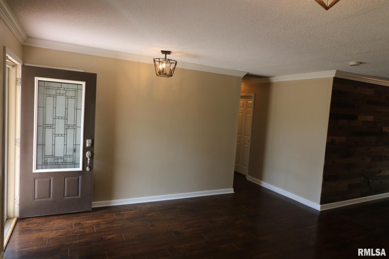 914 VALLEY Drive, Carterville, Illinois 62918, 3 Bedrooms Bedrooms, 0 ,3 BathroomsBathrooms,Residential,For Sale,VALLEY,0,RMAEB457198