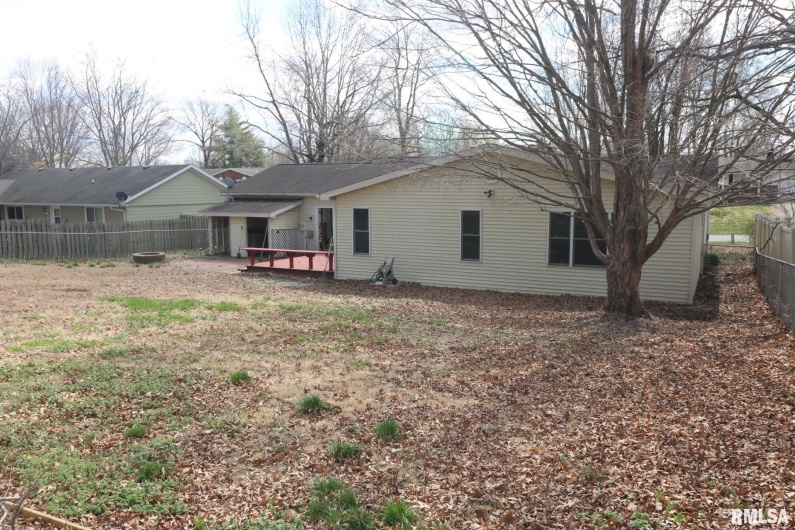 914 VALLEY Drive, Carterville, Illinois 62918, 3 Bedrooms Bedrooms, 0 ,3 BathroomsBathrooms,Residential,For Sale,VALLEY,0,RMAEB457198