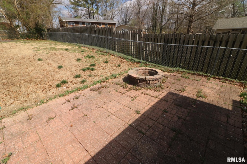 914 VALLEY Drive, Carterville, Illinois 62918, 3 Bedrooms Bedrooms, 0 ,3 BathroomsBathrooms,Residential,For Sale,VALLEY,0,RMAEB457198
