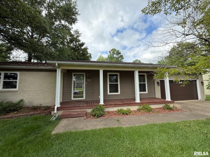 914 VALLEY Drive, Carterville, Illinois 62918, 3 Bedrooms Bedrooms, 0 ,3 BathroomsBathrooms,Residential,For Sale,VALLEY,0,RMAEB457198