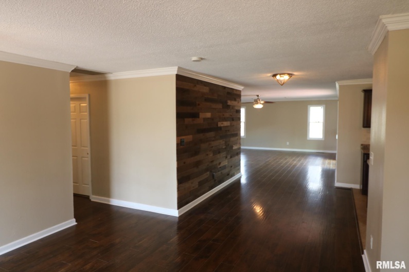 914 VALLEY Drive, Carterville, Illinois 62918, 3 Bedrooms Bedrooms, 0 ,3 BathroomsBathrooms,Residential,For Sale,VALLEY,0,RMAEB457198