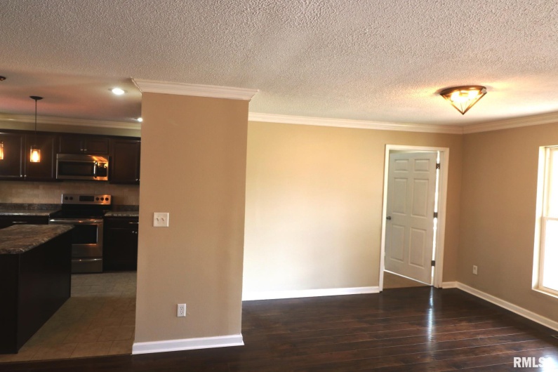 914 VALLEY Drive, Carterville, Illinois 62918, 3 Bedrooms Bedrooms, 0 ,3 BathroomsBathrooms,Residential,For Sale,VALLEY,0,RMAEB457198