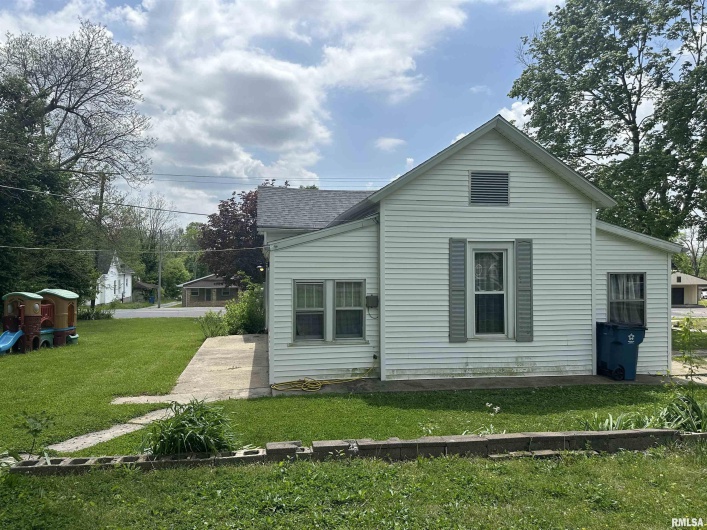 501 BROAD Street, Jonesboro, Illinois 62952, 3 Bedrooms Bedrooms, 0 ,1 BathroomBathrooms,Residential,For Sale,BROAD,0,RMAQC4262702