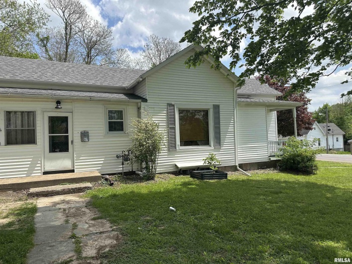 501 BROAD Street, Jonesboro, Illinois 62952, 3 Bedrooms Bedrooms, 0 ,1 BathroomBathrooms,Residential,For Sale,BROAD,0,RMAQC4262702