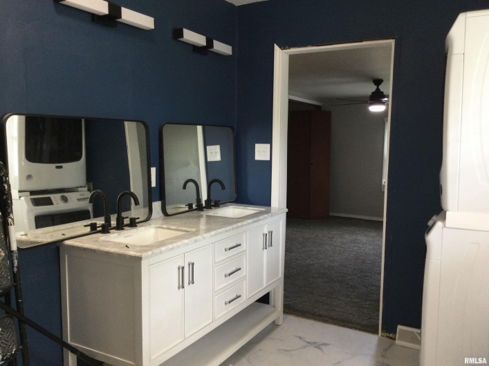 101 TURNER Avenue, Anna, Illinois 62906, 3 Bedrooms Bedrooms, 0 ,2 BathroomsBathrooms,Residential,For Sale,TURNER,0,RMAQC4262699