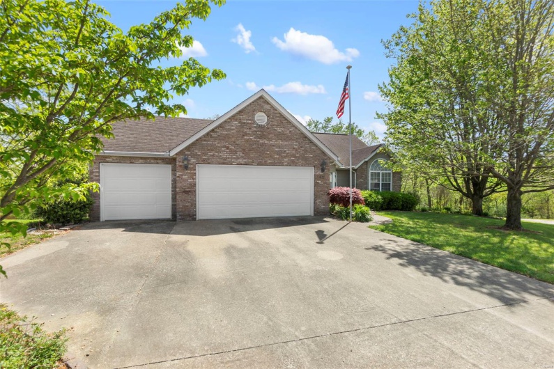 677 Pleasant Lake Drive, Jackson, Missouri 63755, 4 Bedrooms Bedrooms, 10 Rooms Rooms,3 BathroomsBathrooms,Residential,For Sale,Pleasant Lake,MAR25027568