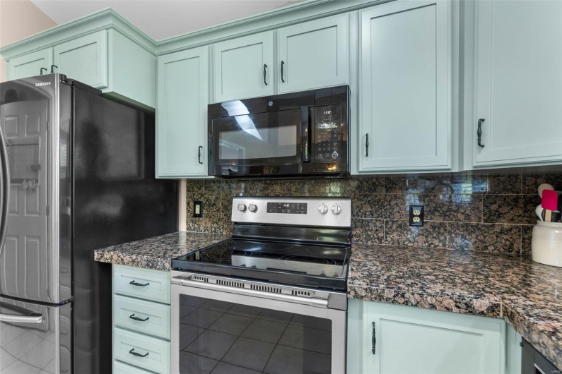 677 Pleasant Lake Drive, Jackson, Missouri 63755, 4 Bedrooms Bedrooms, 10 Rooms Rooms,3 BathroomsBathrooms,Residential,For Sale,Pleasant Lake,MAR25027568