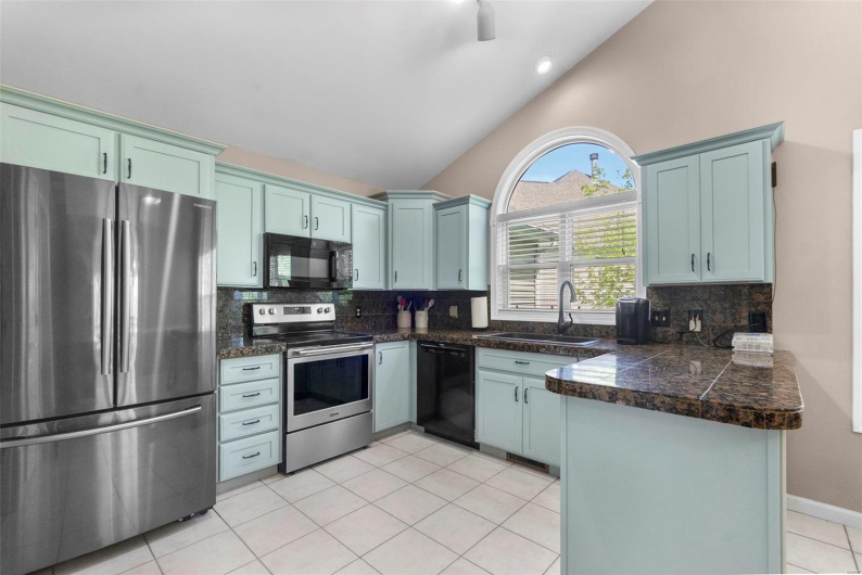 677 Pleasant Lake Drive, Jackson, Missouri 63755, 4 Bedrooms Bedrooms, 10 Rooms Rooms,3 BathroomsBathrooms,Residential,For Sale,Pleasant Lake,MAR25027568