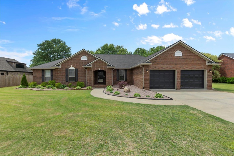 1703 Mallori Circle, Kennett, Missouri 63857, 3 Bedrooms Bedrooms, 10 Rooms Rooms,2 BathroomsBathrooms,Residential,For Sale,Mallori,MAR25027651