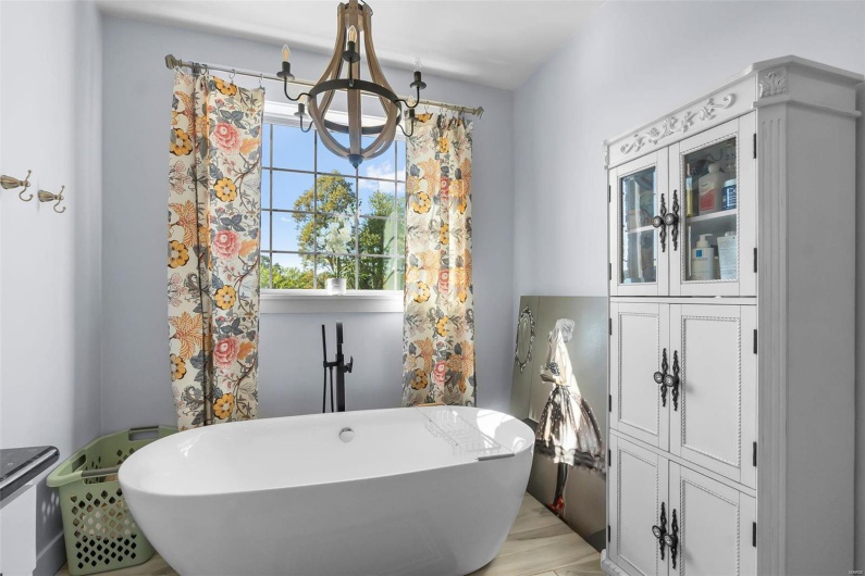 165 Kingsborough Court, Jackson, Missouri 63755, 6 Bedrooms Bedrooms, 8 Rooms Rooms,5 BathroomsBathrooms,Residential,For Sale,Kingsborough,MAR24063467