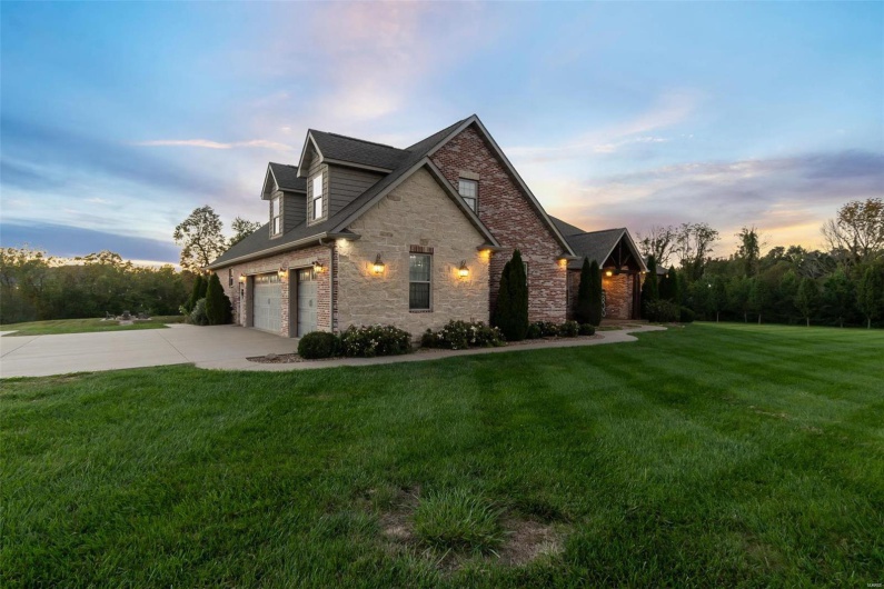165 Kingsborough Court, Jackson, Missouri 63755, 6 Bedrooms Bedrooms, 8 Rooms Rooms,5 BathroomsBathrooms,Residential,For Sale,Kingsborough,MAR24063467