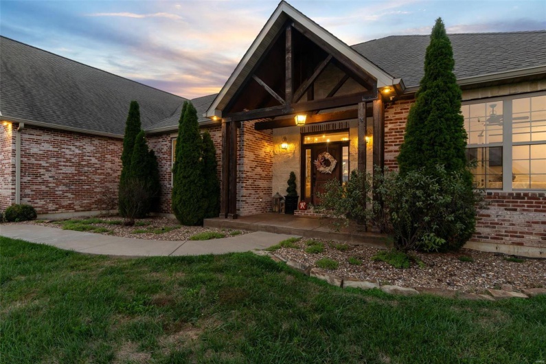 165 Kingsborough Court, Jackson, Missouri 63755, 6 Bedrooms Bedrooms, 8 Rooms Rooms,5 BathroomsBathrooms,Residential,For Sale,Kingsborough,MAR24063467