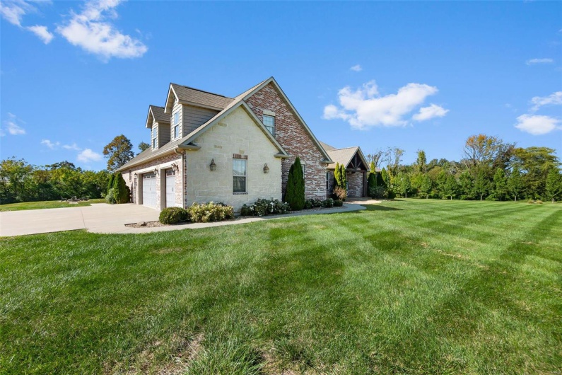 165 Kingsborough Court, Jackson, Missouri 63755, 6 Bedrooms Bedrooms, 8 Rooms Rooms,5 BathroomsBathrooms,Residential,For Sale,Kingsborough,MAR24063467