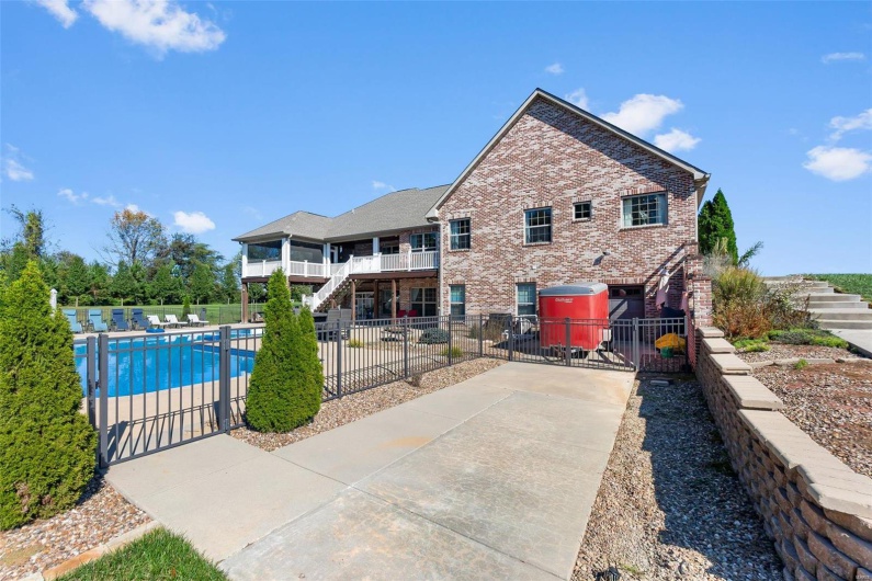 165 Kingsborough Court, Jackson, Missouri 63755, 6 Bedrooms Bedrooms, 8 Rooms Rooms,5 BathroomsBathrooms,Residential,For Sale,Kingsborough,MAR24063467