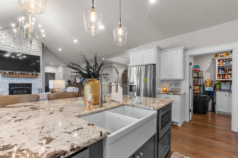 165 Kingsborough Court, Jackson, Missouri 63755, 6 Bedrooms Bedrooms, 8 Rooms Rooms,5 BathroomsBathrooms,Residential,For Sale,Kingsborough,MAR24063467