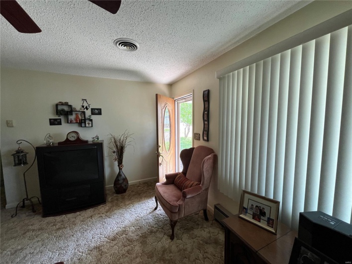 215 Lee St, Fredericktown, Missouri 63645, 3 Bedrooms Bedrooms, 14 Rooms Rooms,2 BathroomsBathrooms,Residential,For Sale,Lee St,MAR25027861