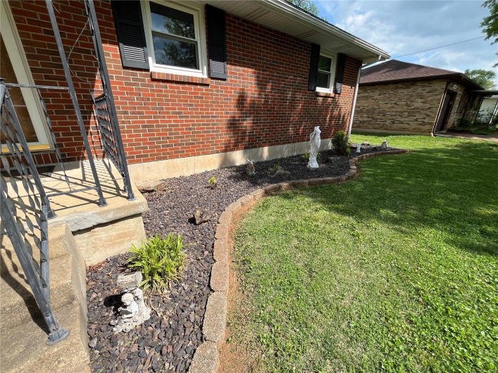 215 Lee St, Fredericktown, Missouri 63645, 3 Bedrooms Bedrooms, 14 Rooms Rooms,2 BathroomsBathrooms,Residential,For Sale,Lee St,MAR25027861