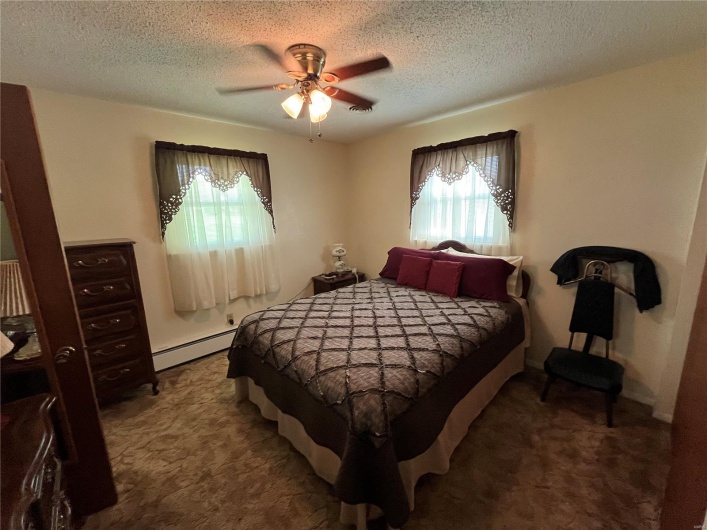215 Lee St, Fredericktown, Missouri 63645, 3 Bedrooms Bedrooms, 14 Rooms Rooms,2 BathroomsBathrooms,Residential,For Sale,Lee St,MAR25027861