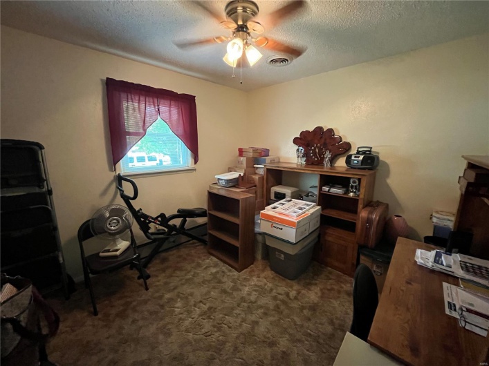 215 Lee St, Fredericktown, Missouri 63645, 3 Bedrooms Bedrooms, 14 Rooms Rooms,2 BathroomsBathrooms,Residential,For Sale,Lee St,MAR25027861