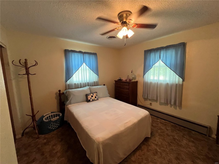 215 Lee St, Fredericktown, Missouri 63645, 3 Bedrooms Bedrooms, 14 Rooms Rooms,2 BathroomsBathrooms,Residential,For Sale,Lee St,MAR25027861