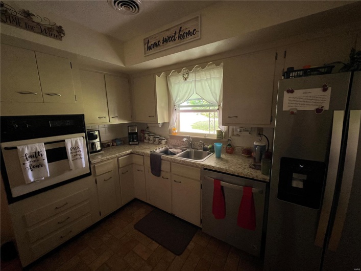215 Lee St, Fredericktown, Missouri 63645, 3 Bedrooms Bedrooms, 14 Rooms Rooms,2 BathroomsBathrooms,Residential,For Sale,Lee St,MAR25027861
