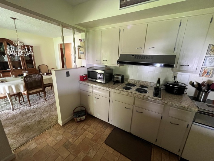 215 Lee St, Fredericktown, Missouri 63645, 3 Bedrooms Bedrooms, 14 Rooms Rooms,2 BathroomsBathrooms,Residential,For Sale,Lee St,MAR25027861