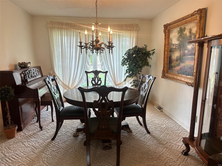 109 Link Drive, Sikeston, Missouri 63801, 3 Bedrooms Bedrooms, 9 Rooms Rooms,2 BathroomsBathrooms,Residential,For Sale,Link,MAR25027657