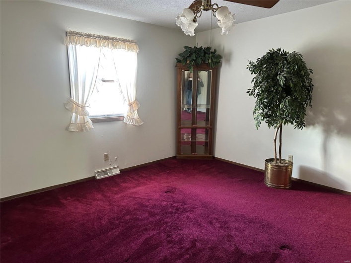109 Link Drive, Sikeston, Missouri 63801, 3 Bedrooms Bedrooms, 9 Rooms Rooms,2 BathroomsBathrooms,Residential,For Sale,Link,MAR25027657